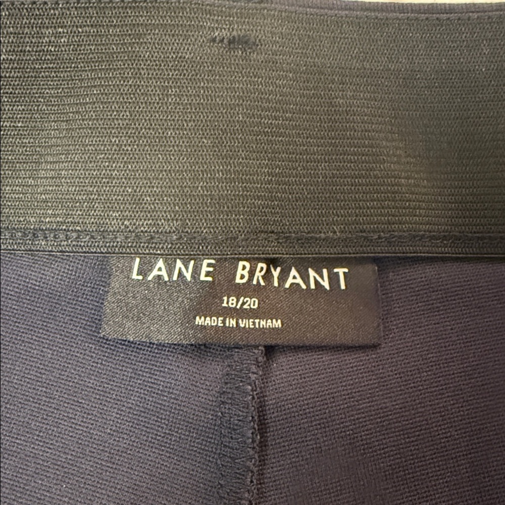 Lane Bryant Women’s Navy Wide Leg Dress Capris. - Picture 2 of 3